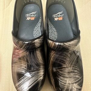Dansko XP 2.0 Artistic Swirl Clogs